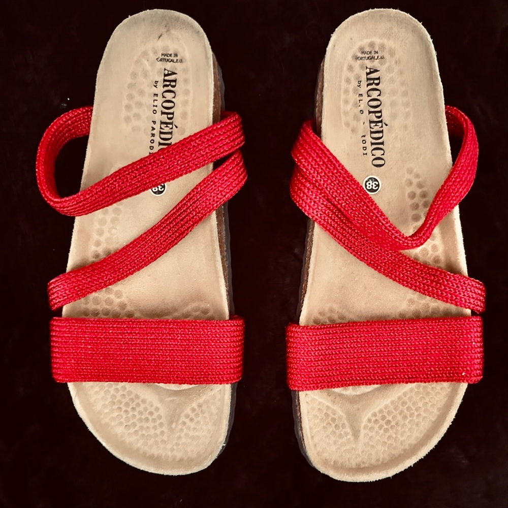 Beautiful & Super Comfy Arcopedico Women's Sandals